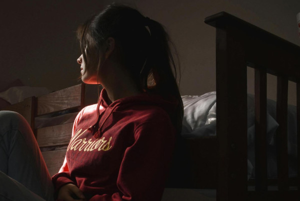 psicologos-expertos-especialistas-especializados-ayuda-depresion-tristeza-adolescentes